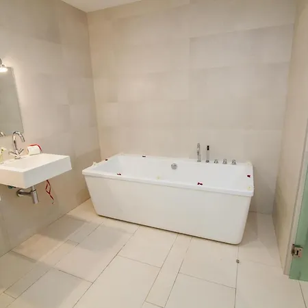 Il Distinto - Luxury Swimming Pool View House Apartment